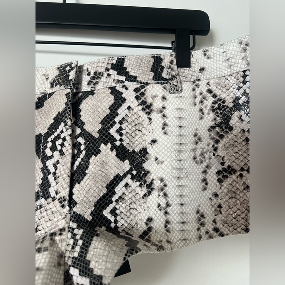 Retrofete NWT Aven Leather Hotpants Shorts in Neutral Snake - Picture 15 of 15
